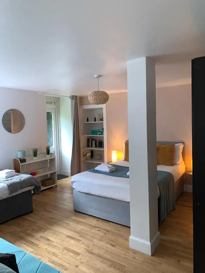 Charming 5-Bed Apartment In 爱丁堡